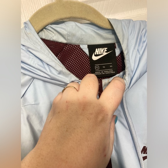 Nike wind breaker jacket - Picture 3 of 3